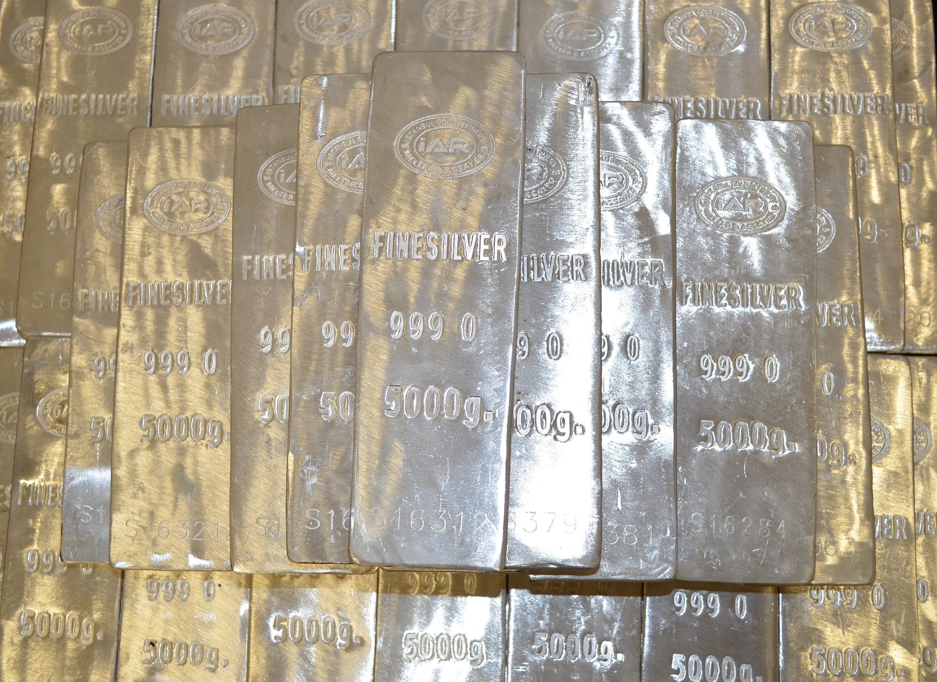 Several 5 kilo bars of silver stacked on top of each other
