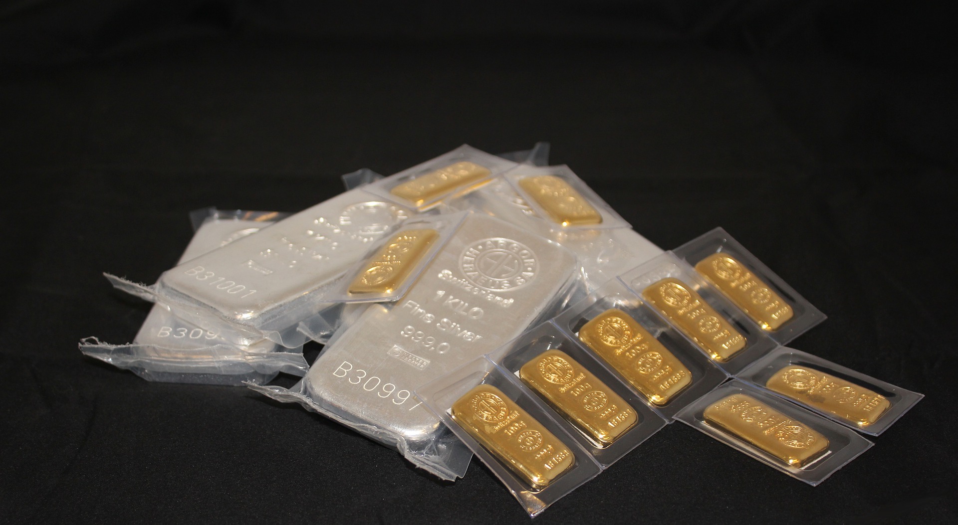 Silver bars and gold bars with clearly visible hallmarks